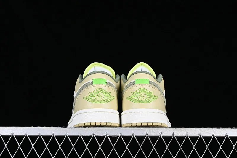 All categories Air Jordan Jordan series basketball shoes Air Jordan 1 Low G version pure original Air Jordan 1 Low AJ1 Joe 1 fresh white and green cultural low-top basketball shoes FD9906-131